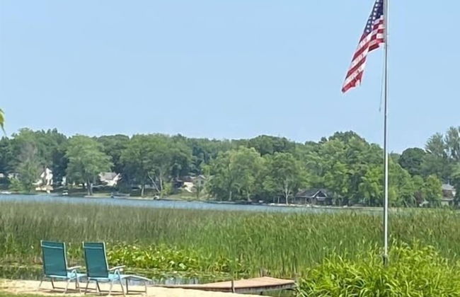 Amazing Lakefront Retreat On Long Lake! 2 Bedroom Home by RedAwning - Foto 33