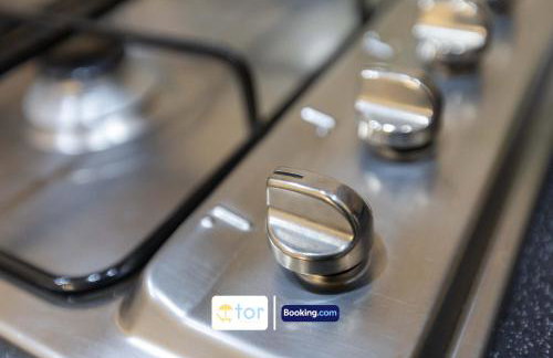 Large 2 Bedroom Apartment By The One Retreats Short Lets & Serviced Accommodation Horley Close To Gatwick Airport - Foto 19