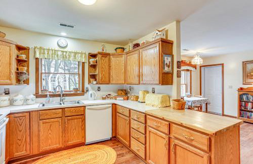 Charming Apartment with Yard and Beautiful Gardens! - Foto 7