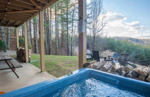 Secluded & Private Retreat- Hot Tub, Fire Pit, Near New River State Park - Foto 4