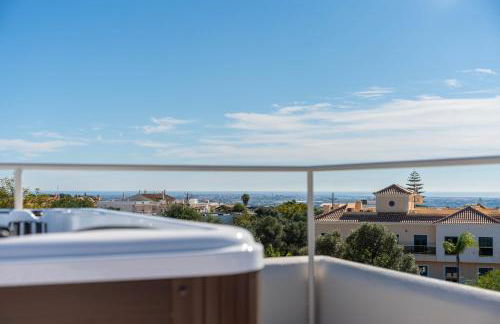 Modern Sea View Villa, Heated Pool,Rooftop Jacuzzi Outdoor Kitchen 12min faro Airport - Foto 18