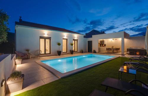 Apartment Gironi with Pool, Jacuzzi - Photo 29