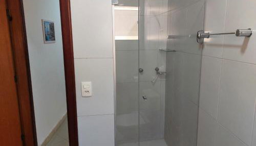 Dois quartos Cozinha completa Wi Fi Self check in com senha Central e perto de tudo a 4,4Km da Rodoviária e 15,4 km do Aeroporto Apartamentos 102 e 302 - Foto 5, Shower