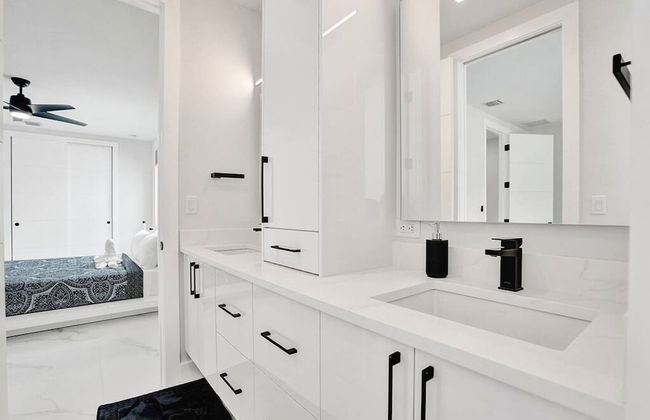 4BR w htd Pool Walk to Las Olas 5mins to Beach - Foto 25