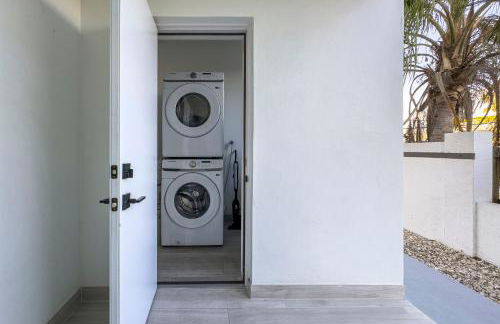 April Sale! 4BR - Private Yard, Grill, Soaking Tub, Near Coral Gables & MIA Airport - Foto 38