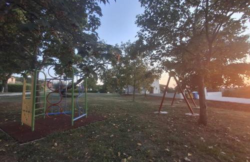 Villa Vita Pazin pet friendly for up to 8 people with private pool & playground in Central Istria - Foto 5