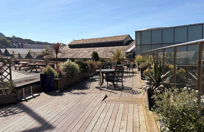 Liberty Wharf Apartments - Photo 1