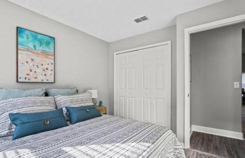 Retreat with Heated Pool in a Serene Community - Foto 21