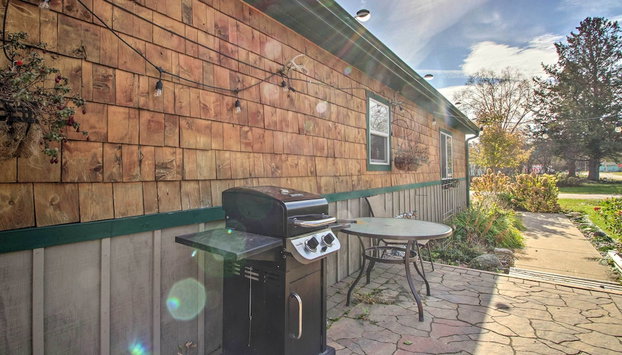 Cozy Ironton Getaway w/ Fire Pit, Gas Grill - Foto 3, Interior