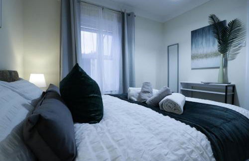 Stylish & Cosy Stay 2-Bed House Train Station Hospital Garden Fast WiFi - Foto 18