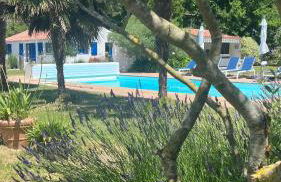 Gîtes de charme "l'écrin de Vendée" jacuzzi privatif, piscine chauffée, prestations bien être, vélos à 10 mn de l'océan sur 3,5 h de verdure - Photo 5