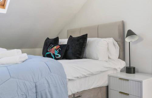Prime Location Stylish 4-Bed House near Trent Br - Foto 15