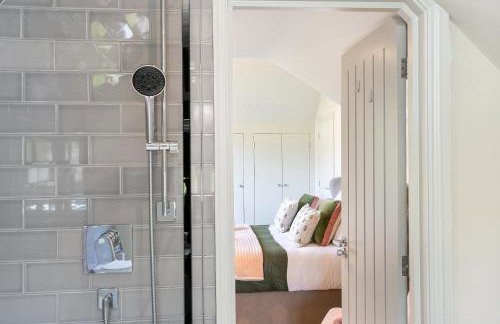 Field House - Stunning 3 Bedroom Home in Kingham! - Photo 24