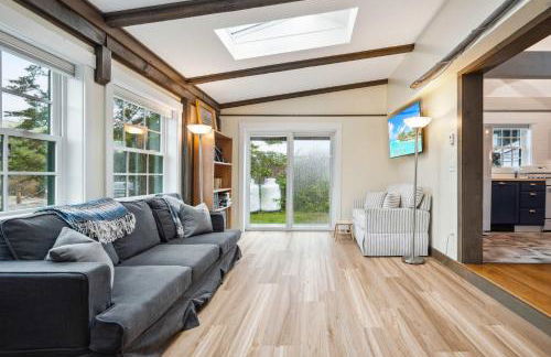 Beach Plum Cottage Steps to Beach Loft AC - Foto 18