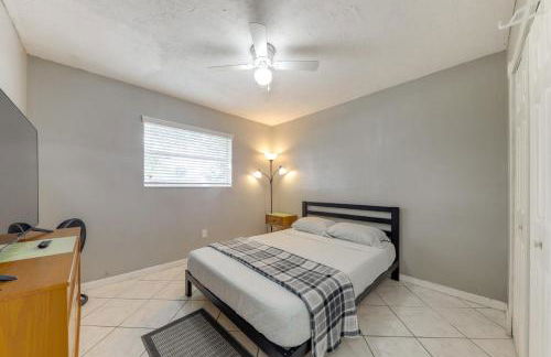 Fenced-In Yard Home 3 Mi to Hard Rock Stadium! - Photo 17