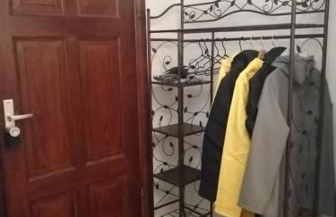 Kleine Galerie Apartment für 3 mit Küche Kamin Netflix Parken und Hofladen - Foto 7