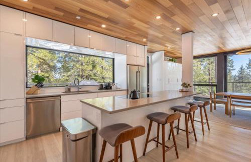 Modern Eco Retreat with Hot Tub and Views - Foto 11