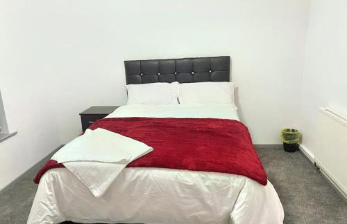 Lovely 3 Bed Ground Floor Apartment Near QE Hospital Harborne Birmingham New - Photo 21