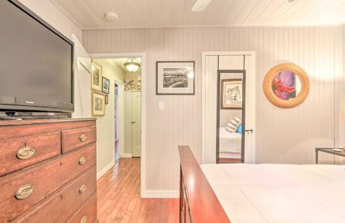 Redwoods Cabin with Hot Tub Walk to Russian River! - Foto 21