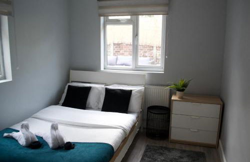 Stylish 2-Bed Garden Flat, 5 Mins to Brixton - Photo 24