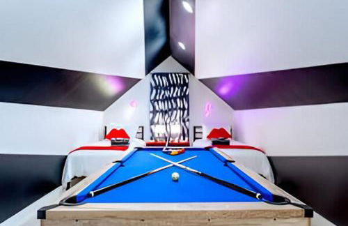 Queens Gambit - 7 Minutes from Downtown - Sleeps 16 - Foto 4