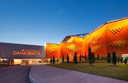 Deluxe Home Heated Pool & Jetted Tub near Beach - Foto 47