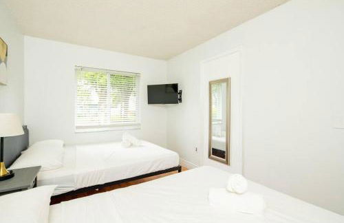 Waterfront 2-Story Villa with Heated Pool - Foto 19