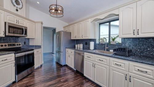 Heated Pool, Sleeps 10, Relaxing Lanai, Near Beaches, Pet Friendly! - Foto 2