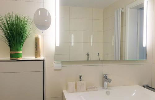 Apartment - zentrumsnah, eigener Parkplatz und großer Balkon ins Grüne - Foto 26