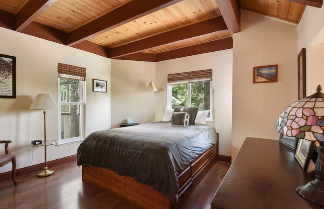 Tahoe City Getaway Minutes From Lake and Activities - Photo 5