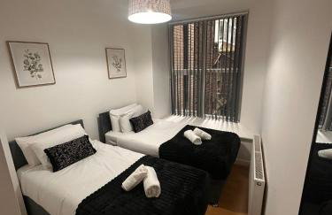 Spacious City Centre 2-Bedroom Apartment by StaySavvy Accommodation - Foto 36