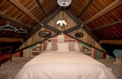 The Iron Chapel - Foto 16