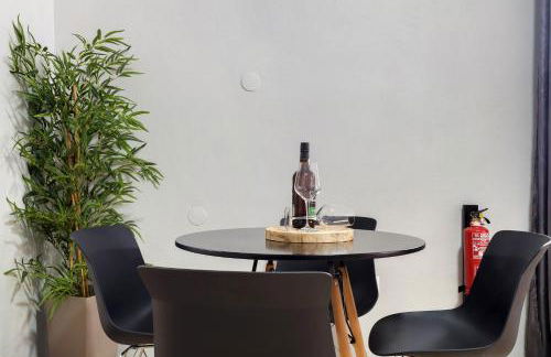 Studio Home Away from Home - Photo 15