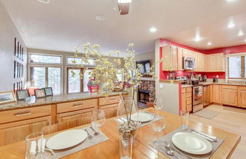 2 Mi to Diamond Peak! Corner-Unit Condo with Hot Tub - Foto 8