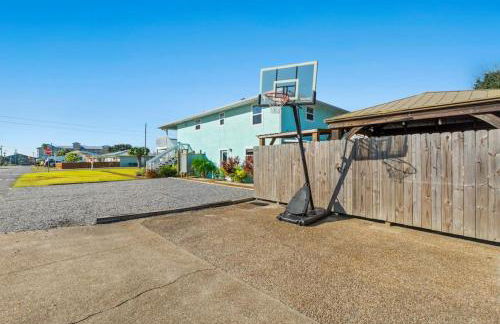 Anchors Away - Private Pool, Seasonal Hot Tub, Game Room, Walk to Beach, Pets OK - Photo 40