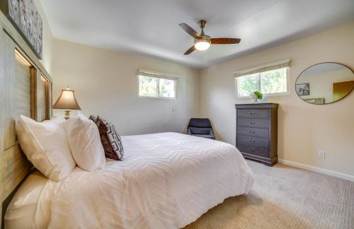 Relax Fireside! Tahoe Area Home 28 Mi to Slopes - Foto 14