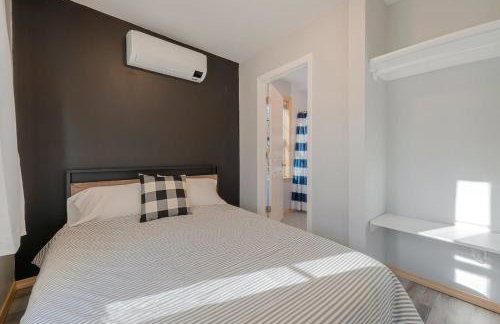 Lakefront Home with Private Beach Access & Hot Tub - Foto 45