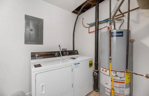 Beautiful 6 bed 3 bath home in quiet neighborhood - Foto 33