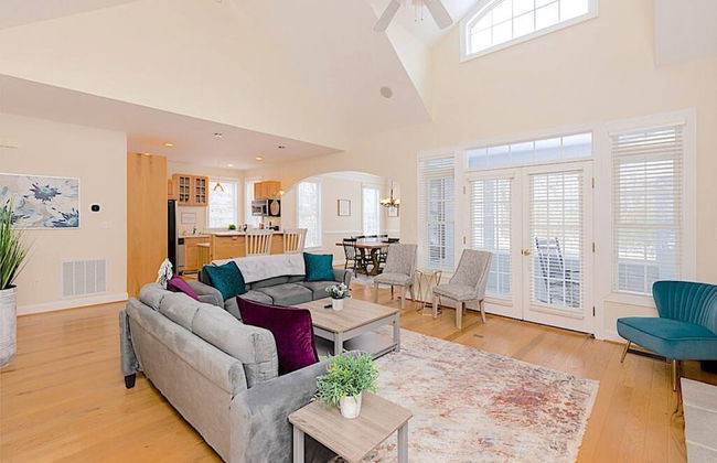 Stoney Creek Cottage Wintergreen w EV Charger - Foto 2