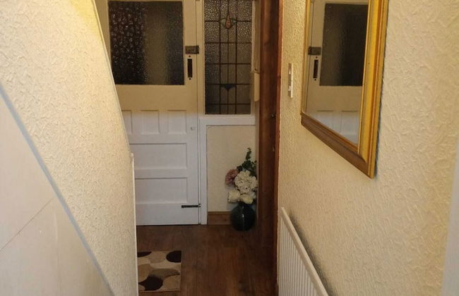 Beautiful 4-bed Apartment in Wolverhampton - Photo 14