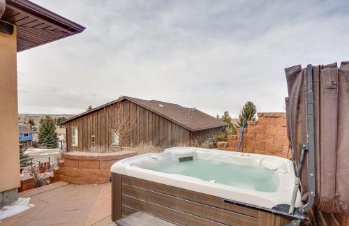 Upscale Laramie Home with Hot Tub and Patio! - Foto 32
