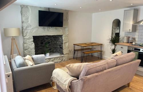 Cosy modern miners cottage - Photo 1