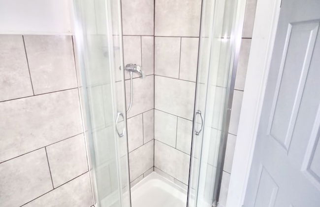 Lovely 6 bed Property Located Within Dudley - Foto 12