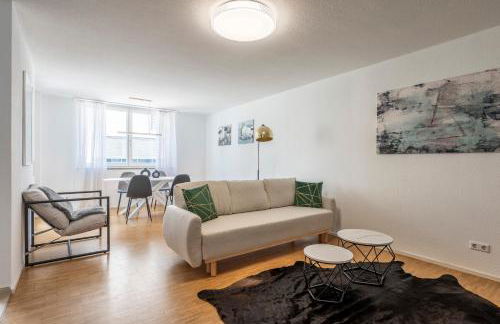 EXQUIS 2BR Design Apartment LOUIS I Parking I Balcony I Mercedes-Benz I Family-friendly - Foto 1