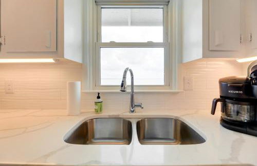 Waterfront Vacation Rental Home on Newport River! - Foto 12