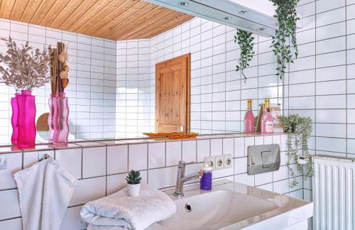 Early Year Deal - 150 qm Fachwerkhaus mit Heimkino & Privat-Sauna & Pool - Photo 29