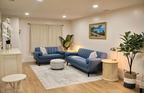 2 Masters, Newly renovated with new furnishings - 4BR 3BA - Photo 24