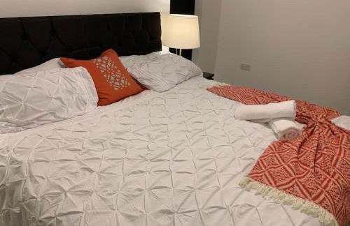 Spacious Entire 4 Bed House With 2 Free Parking Bays Early Check-in Late Check- Out Allowed - Foto 6