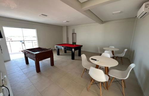 No Atalaia, Fort Poseidon rua do Atalho a 700 metros da praia do Atalaia, apartamento novo decorado, varanda, sala de estar e jantar, 02 suítes, 03 banheiros, lavanderia, cozinha, piscina, churrasqueira, salão de jogos, vista parcial das dunas e mar - Photo 66