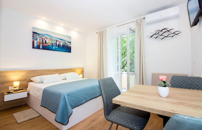 Lugo Apartments - Photo 1